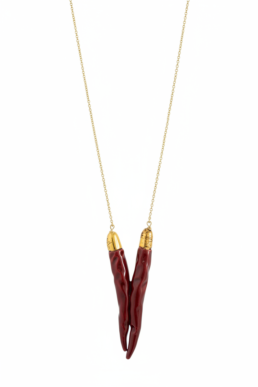 Collana doppio peperoncino bordeaux sfondo bianco