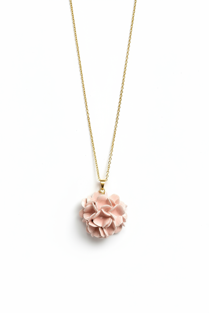 Collana fiore rosa appesa