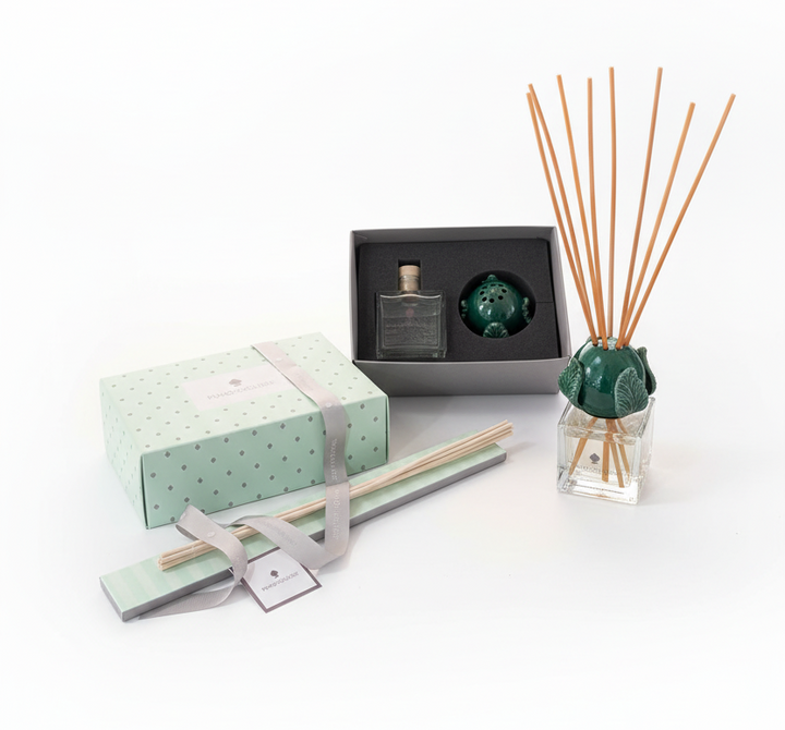 Diffusore pumo verde sfondo bianco