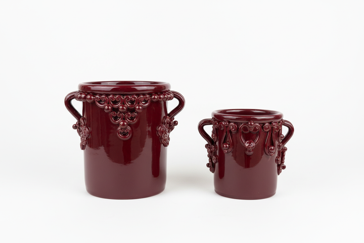 Pumi bordeaux sfondo bianco