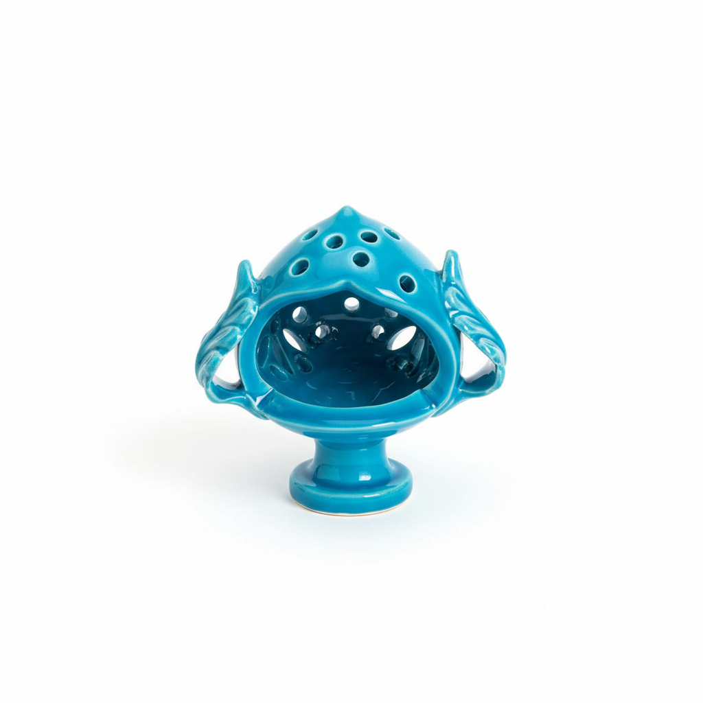Pumo azzurro turquoise sfondo bianco