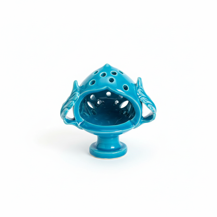 Pumo azzurro turquoise sfondo bianco