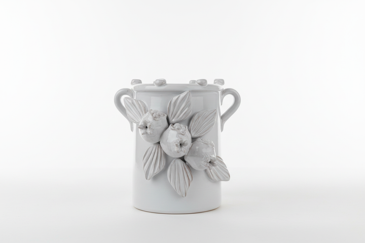 Pumo con uccellini sfondo bianco