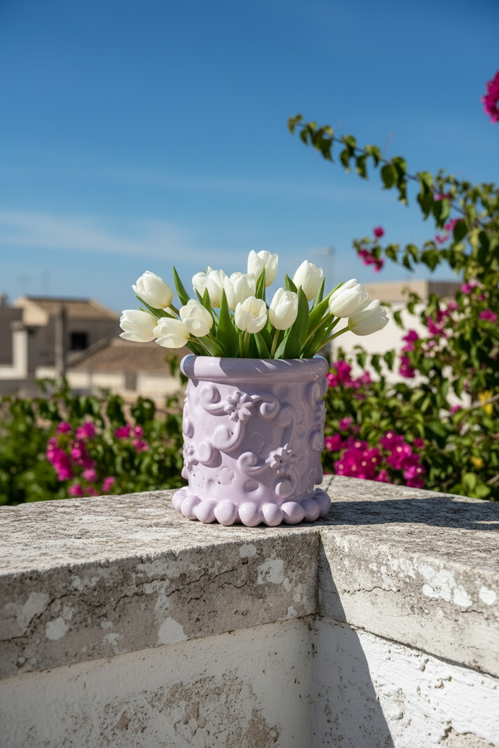 Pumo lilla con tulipani bassi e naturali