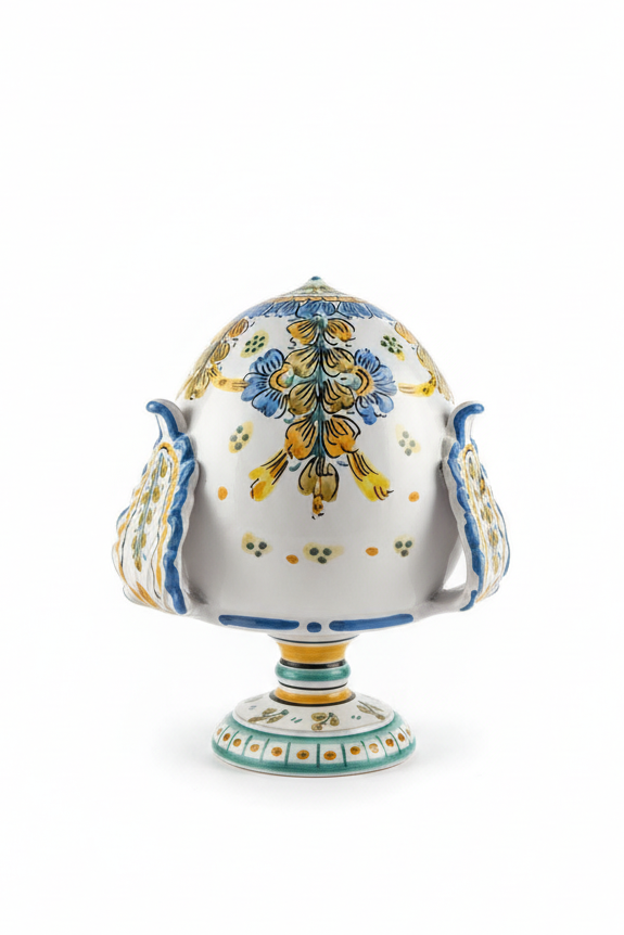 Pumo multicolore sfondo bianco