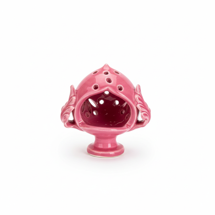 Pumo rosa sfondo bianco