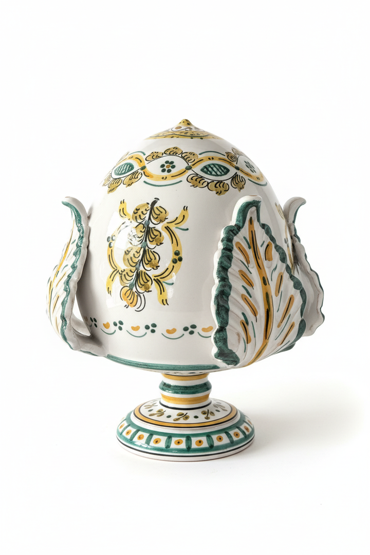 Pumo verde sfondo bianco