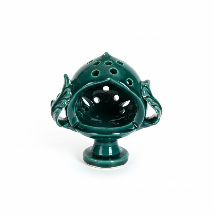 Pumo verde teal sfondo bianco