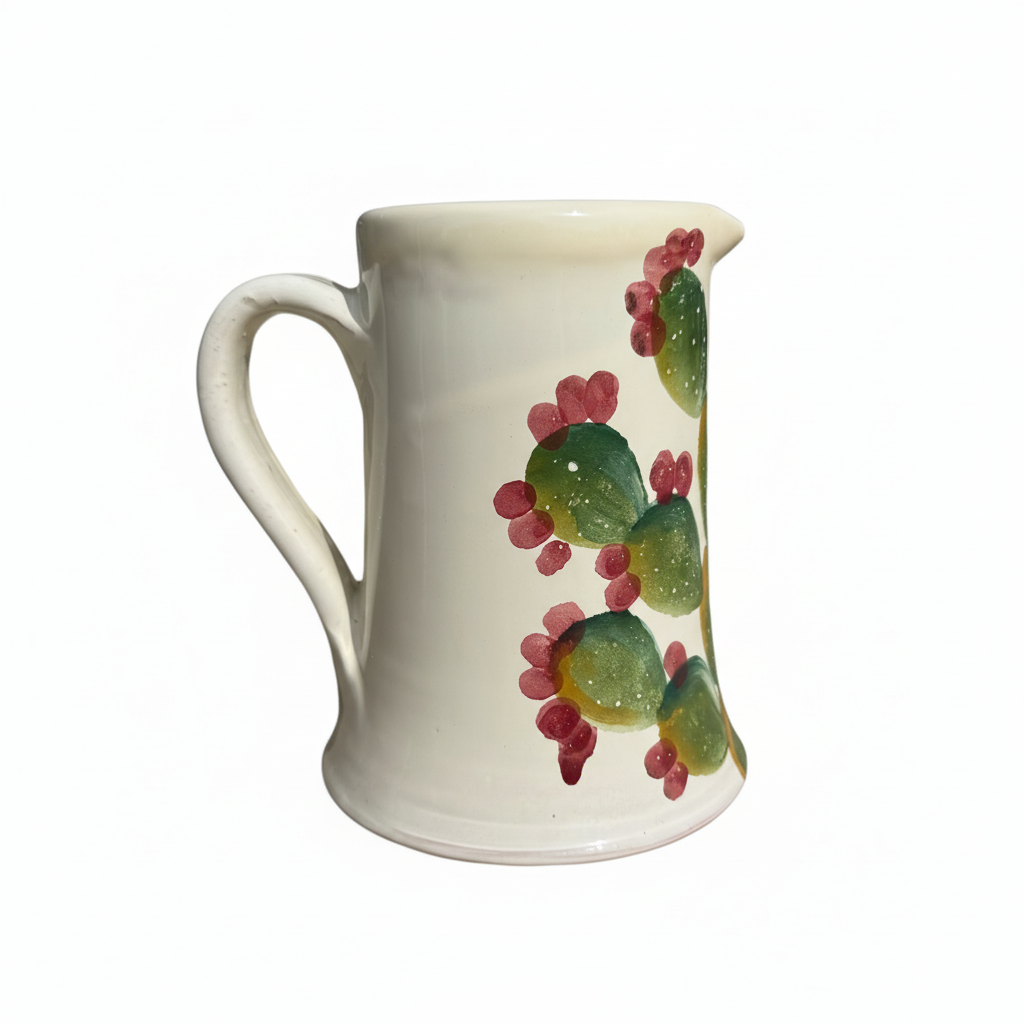 Tazza ceramica fico d'india su sfondo bianco